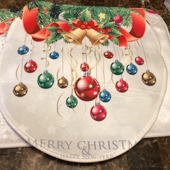 3 piece Christmas bathroom set. Bath mat,toilet mat and seat cover - Picture 3 of 4